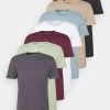 Pier One 7 Pack - Basic T-Shirt - Black/Green/Bordeaux 1 Pier One 7 Pack - Basic T-Shirt - Black/Green/Bordeaux -Pier One 05950bdf2b4f4a819c926fdd6aa3f51b