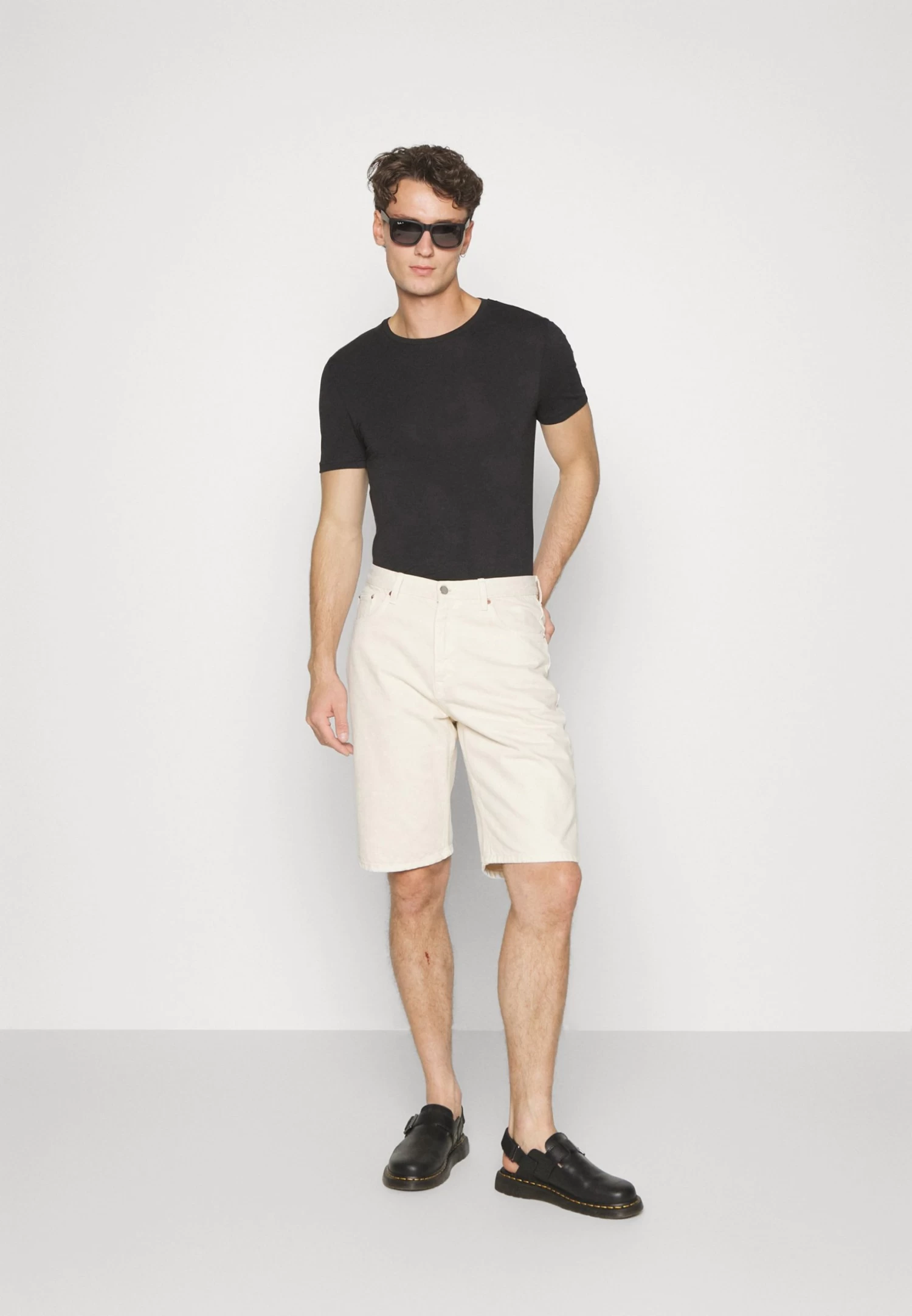 Pier One 3 Pack Muscle Fit- Basic T-Shirt - Black 3 Pier One 3 Pack Muscle Fit- Basic T-Shirt - Black