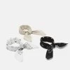 Pier One Bandana Unisex 3 Pack - Foulard - Black/White/Beige -Pier One 07b97c3020c049de90779ce451692b29