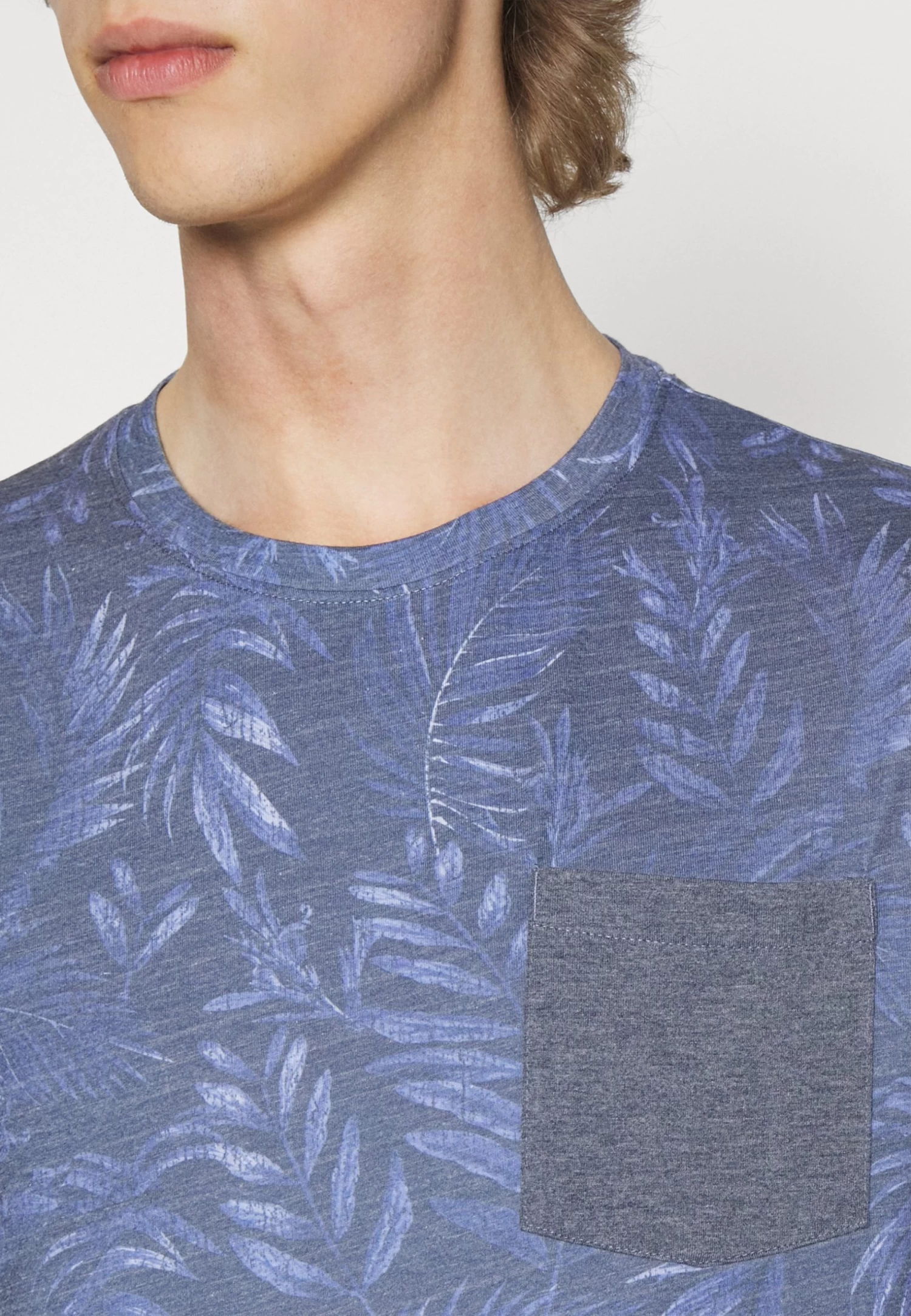 Pier One Print T-Shirt - Dark Blue 8 Pier One Print T-Shirt - Dark Blue - Image 6