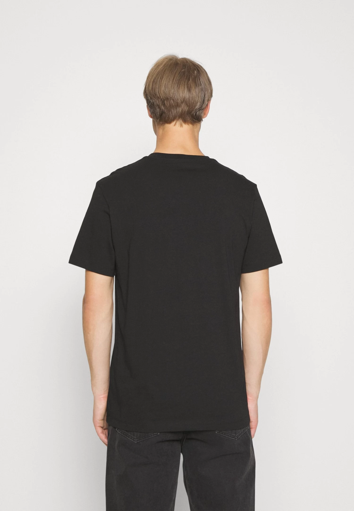 Pier One Print T-Shirt - Black 5 Pier One Print T-Shirt - Black - Image 3