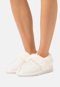 Pier One Slippers - White