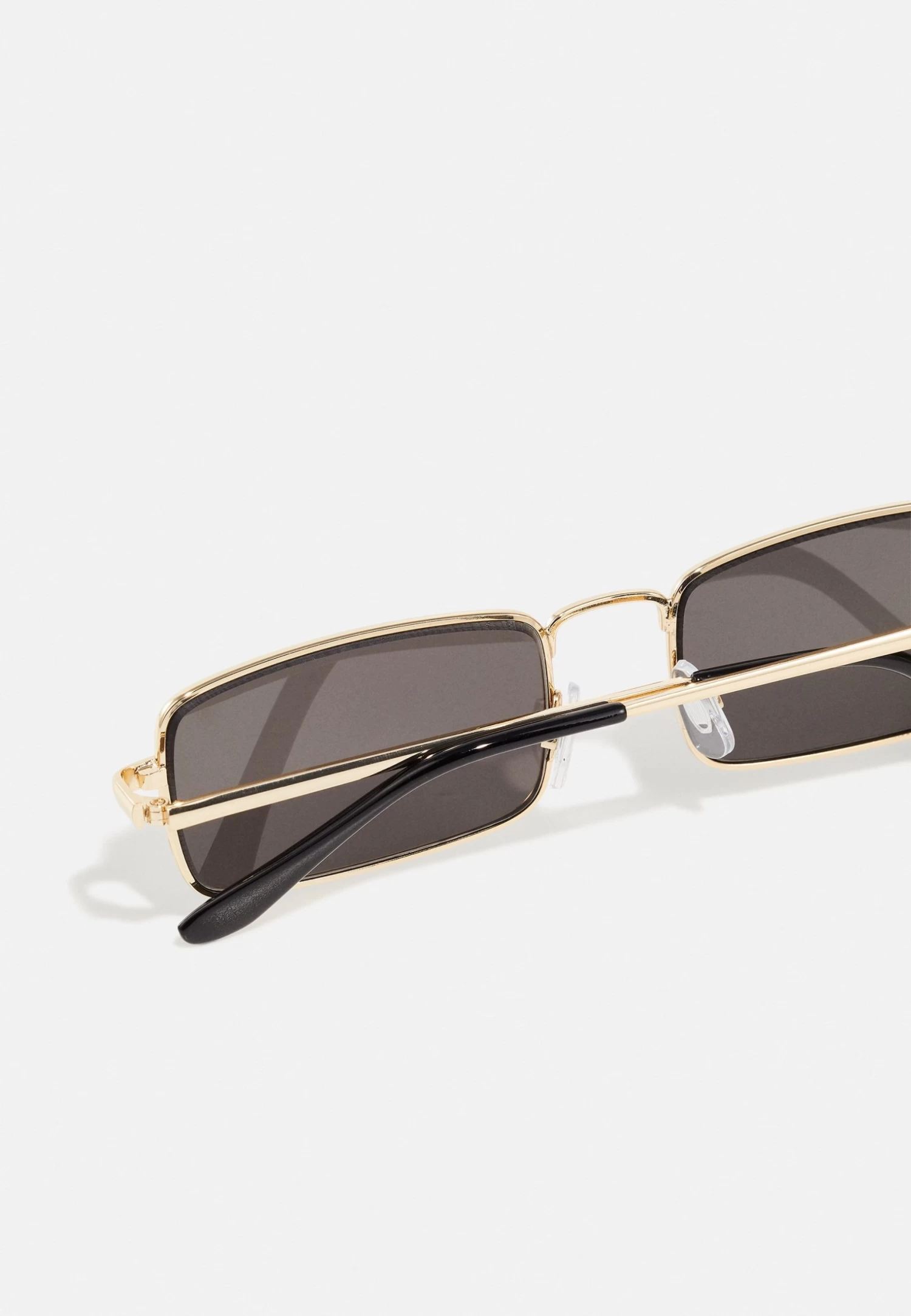 Pier One Sunglasses - Gold-Coloured/Black 5 Pier One Sunglasses - Gold-Coloured/Black - Image 3