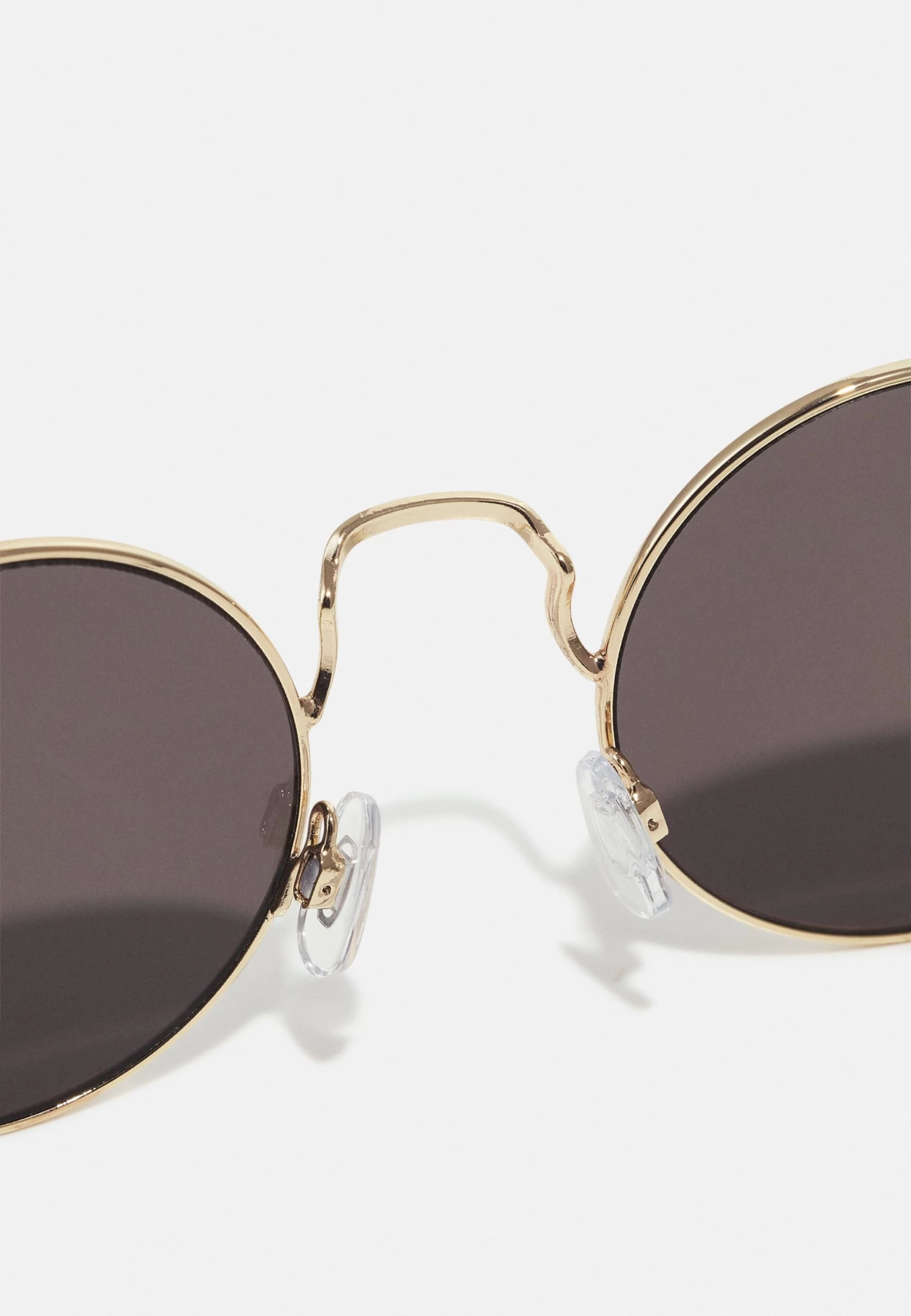 Pier One Unisex - Sunglasses - Gold-Coloured/Black 5 Pier One Unisex - Sunglasses - Gold-Coloured/Black - Image 3