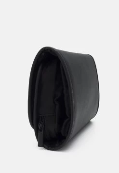Pier One Unisex - Wash Bag - Black 11 Pier One Unisex - Wash Bag - Black -Pier One 35e50f5f205a4792b2a440cd32bb20e4