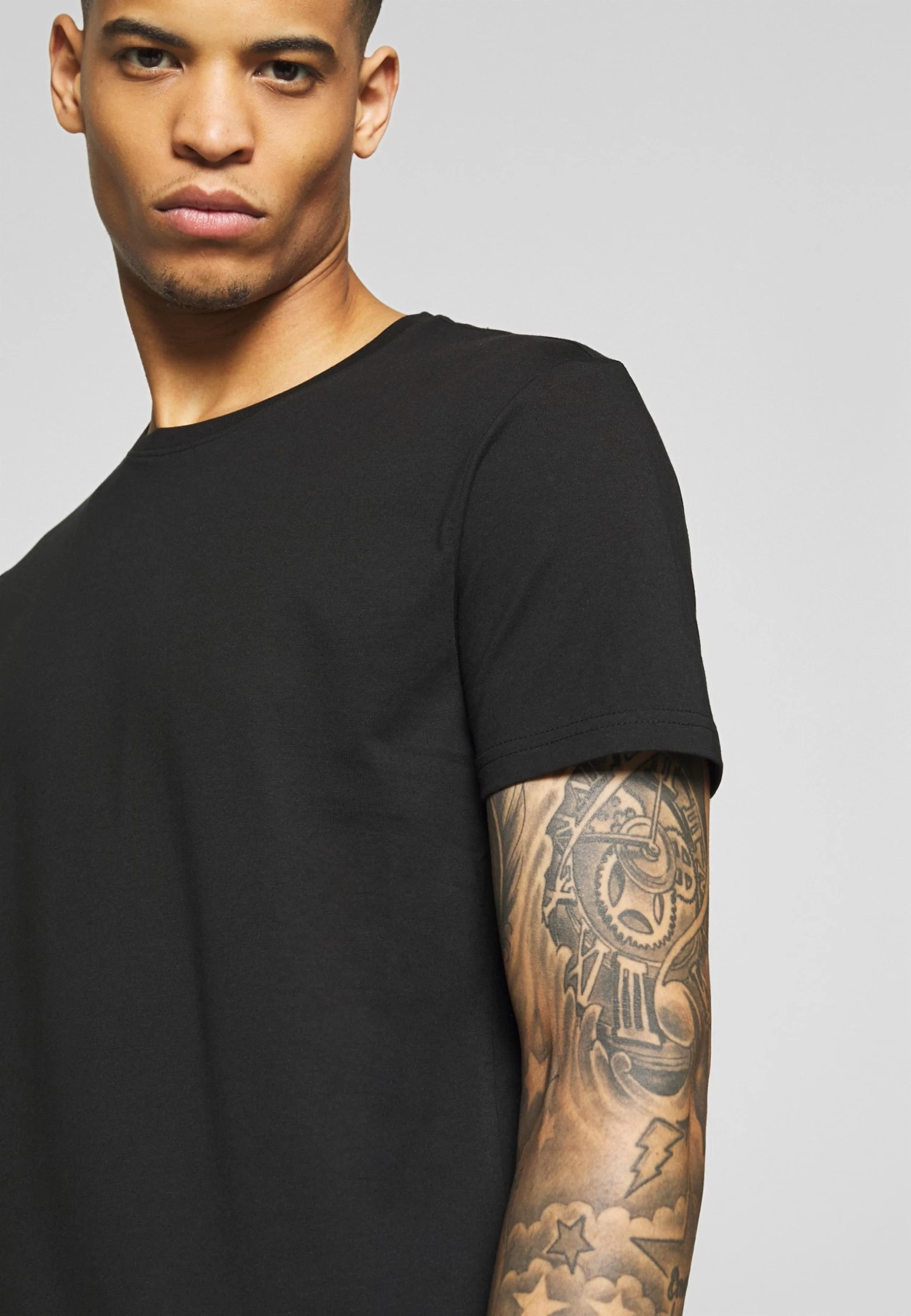 Pier One 3 Pack - Basic T-Shirt -Black/ White 7 Pier One 3 Pack - Basic T-Shirt -Black/ White - Image 5