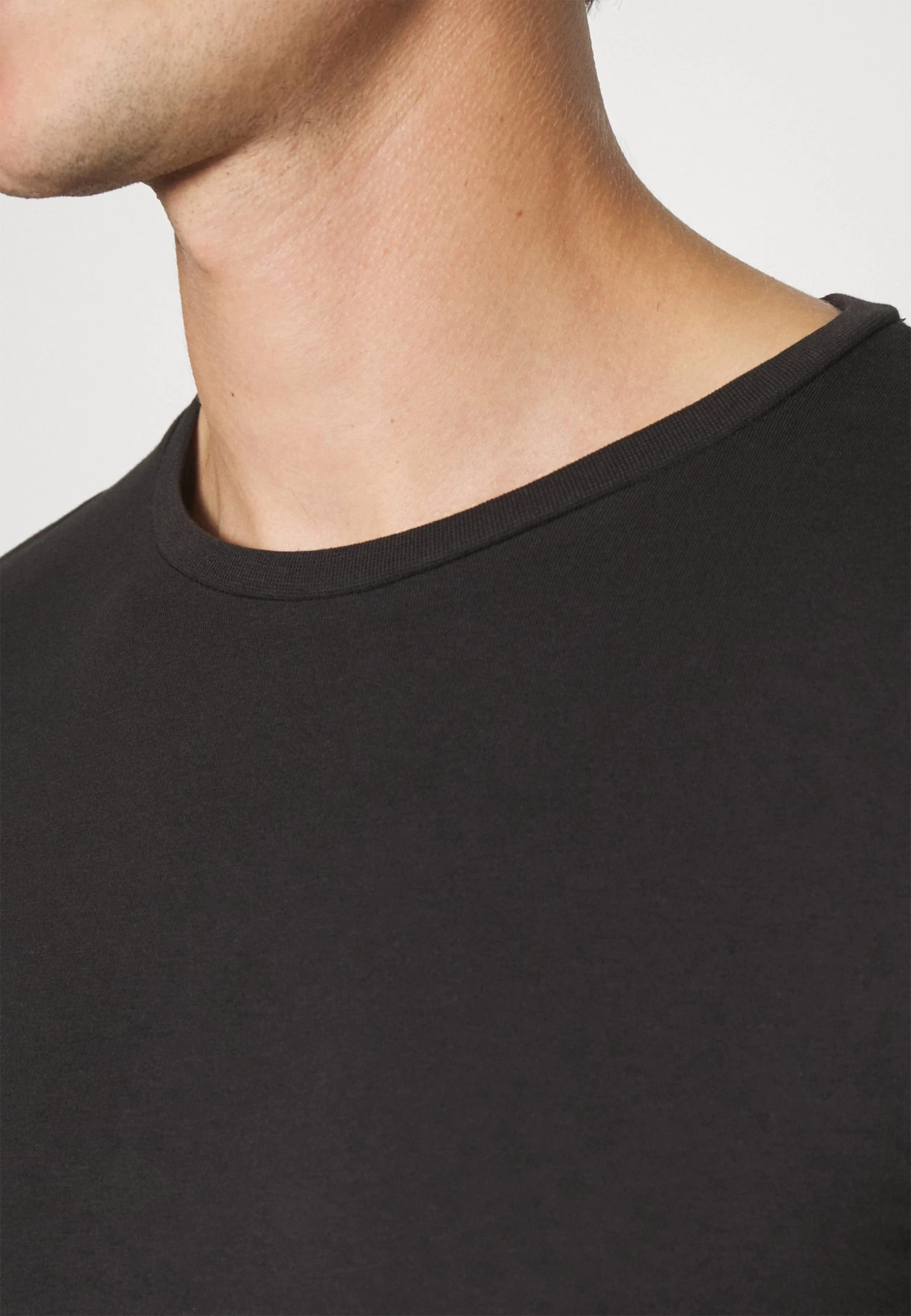 Pier One 3 Pack Muscle Fit- Basic T-Shirt - Black 7 Pier One 3 Pack Muscle Fit- Basic T-Shirt - Black - Image 5