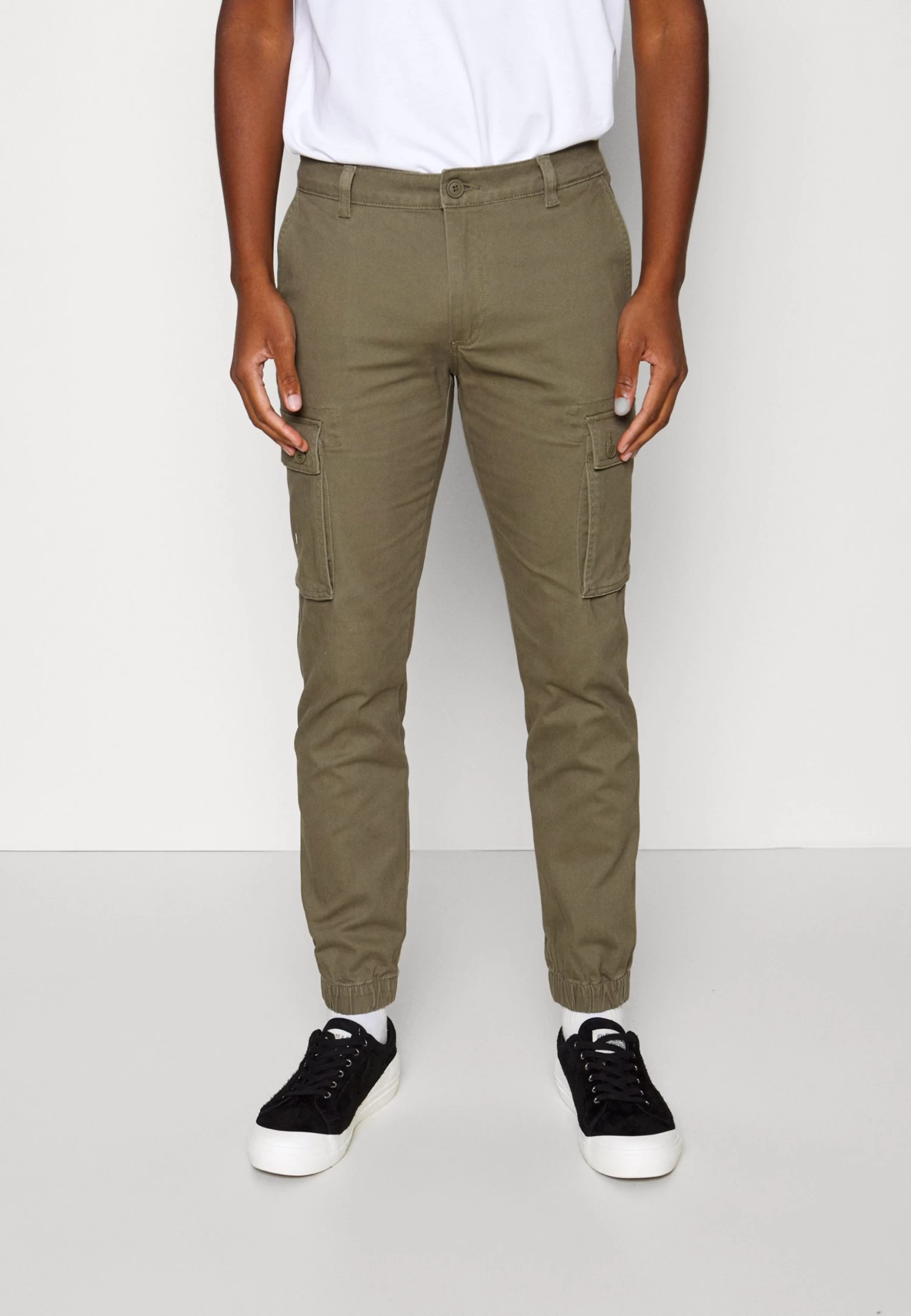 Pier One 2 Pack - Cargo Trousers - Olive/Black 4 Pier One 2 Pack - Cargo Trousers - Olive/Black - Image 2