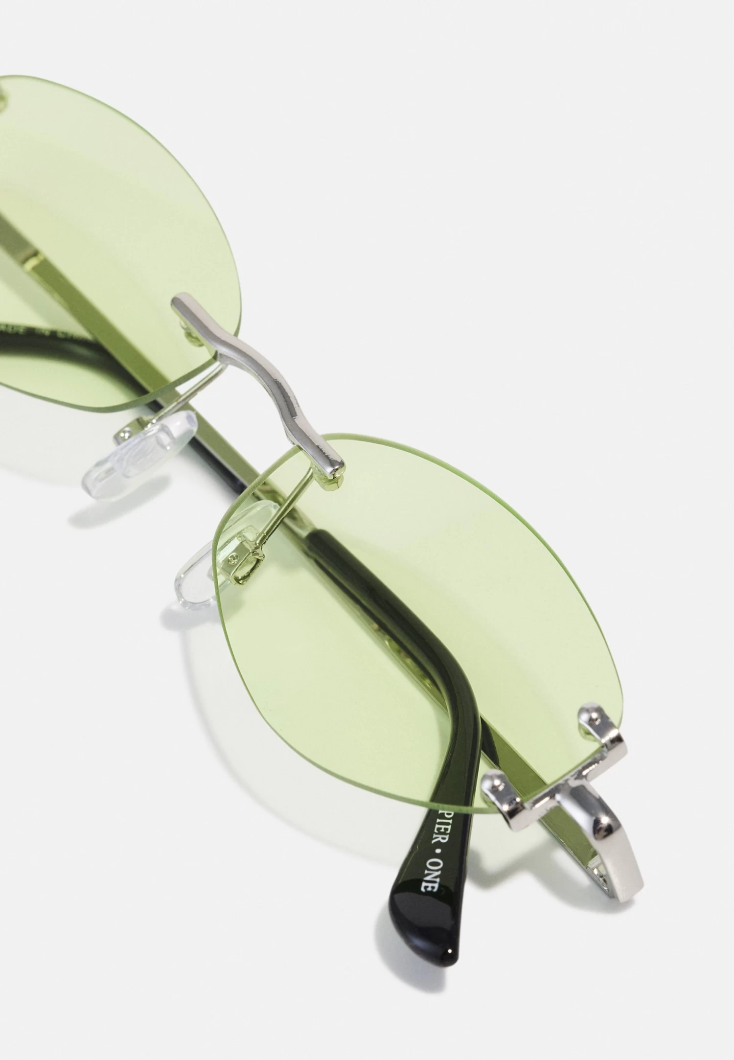 Pier One Unisex - Sunglasses -Green 5 Pier One Unisex - Sunglasses -Green - Image 3