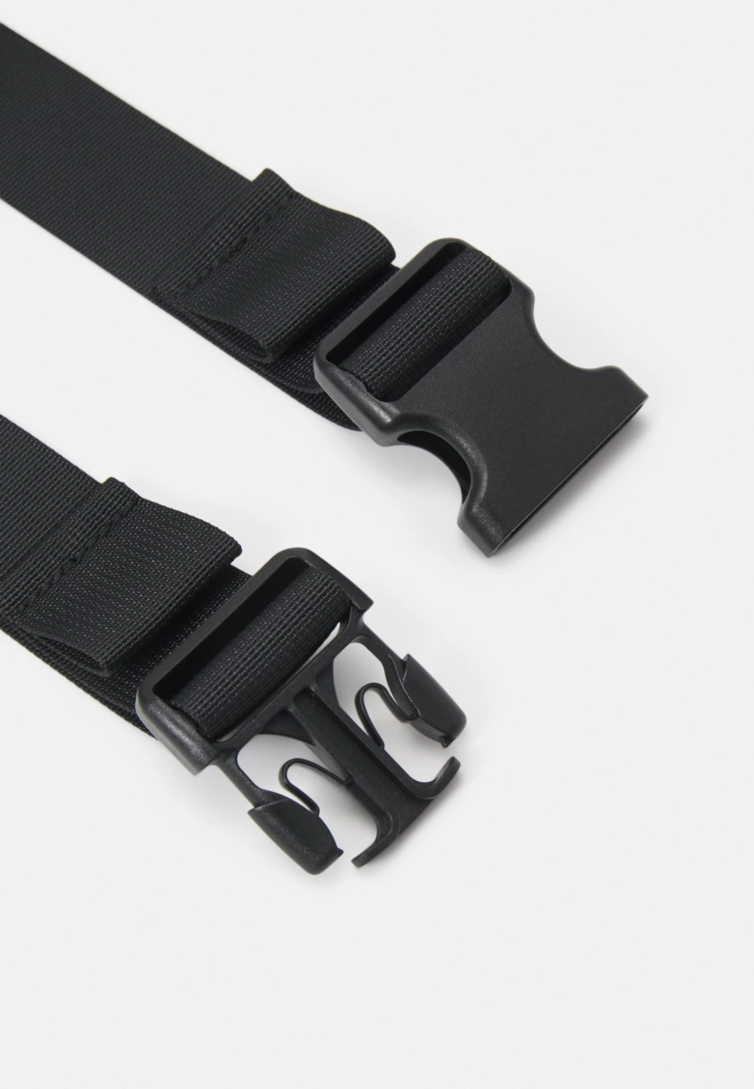 Pier One Bum Bag -Black 6 Pier One Bum Bag -Black - Image 4