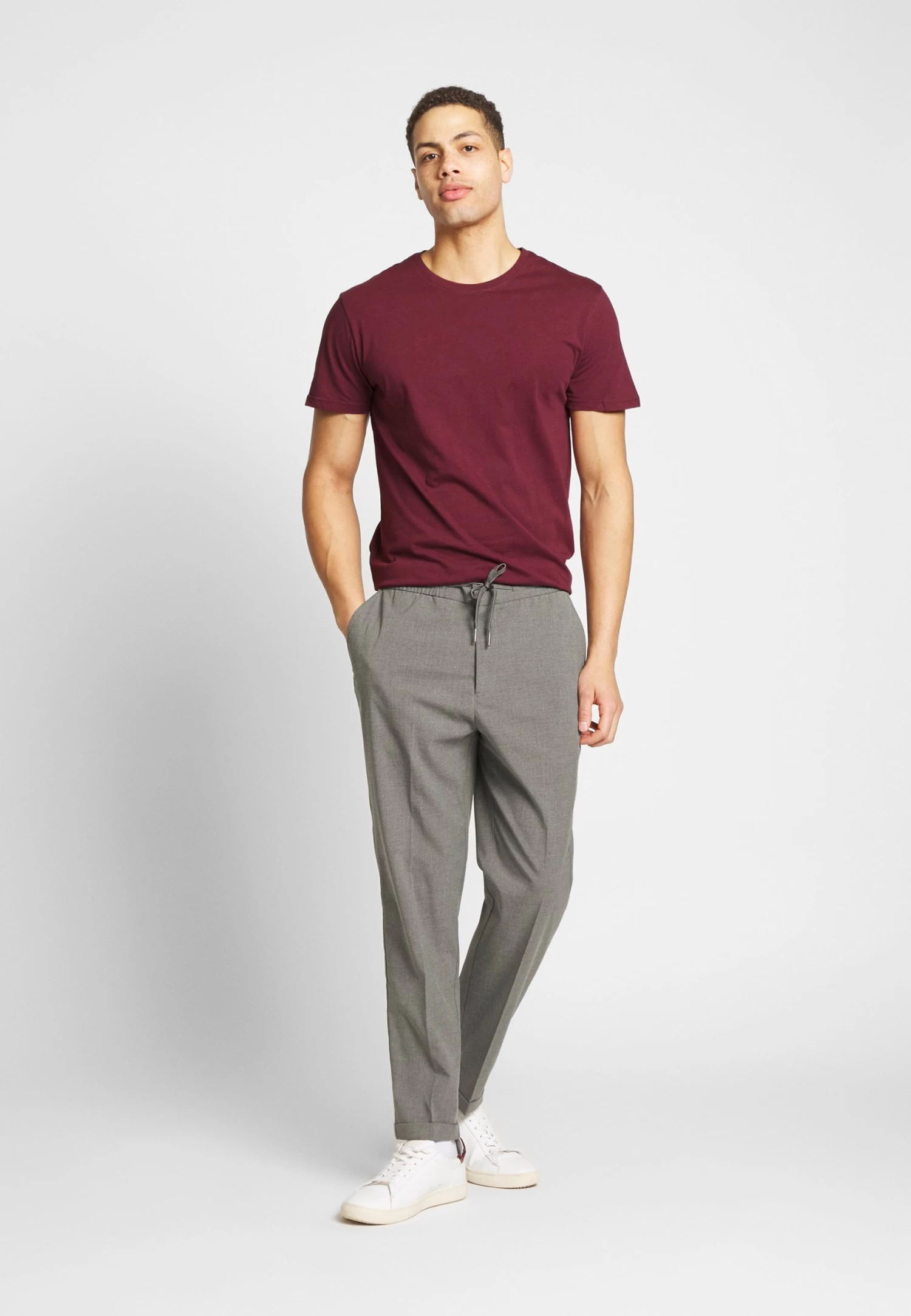 Pier One 3 Pack - Basic T-Shirt - White/Dark Blue/Red 4 Pier One 3 Pack - Basic T-Shirt - White/Dark Blue/Red - Image 2