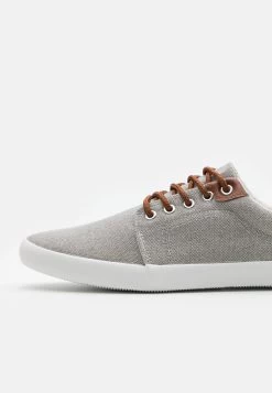 Pier One Unisex - Trainers - Light Grey 13 Pier One Unisex - Trainers - Light Grey -Pier One 8f5660aa856d43a69db14e309615dd5c