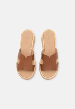 Pier One Leather - Clogs - Cognac 13 Pier One Leather - Clogs - Cognac -Pier One a77eaa9361344ea1bb17475ba6b12470