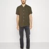Pier One 2 Pack - Shirt - Olive/Black 2 Pier One 2 Pack - Shirt - Olive/Black -Pier One c3543088138544c1aef3d4bac6708daf