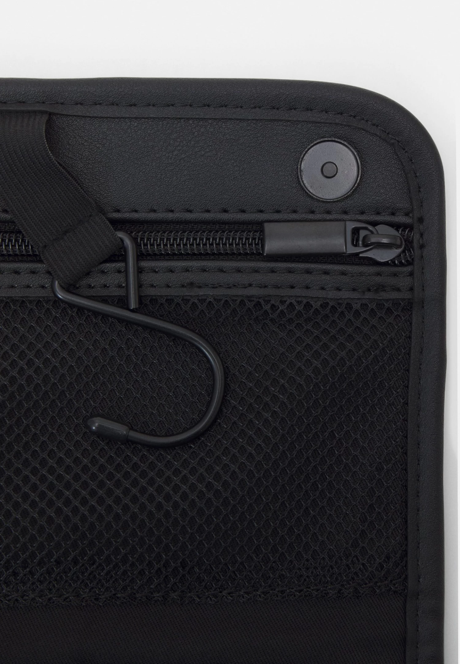 Pier One Unisex - Wash Bag - Black 8 Pier One Unisex - Wash Bag - Black - Image 6