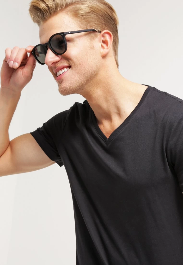 Pier One 2 Pack - Basic T-Shirt - White/Black 6 Pier One 2 Pack - Basic T-Shirt - White/Black - Image 4