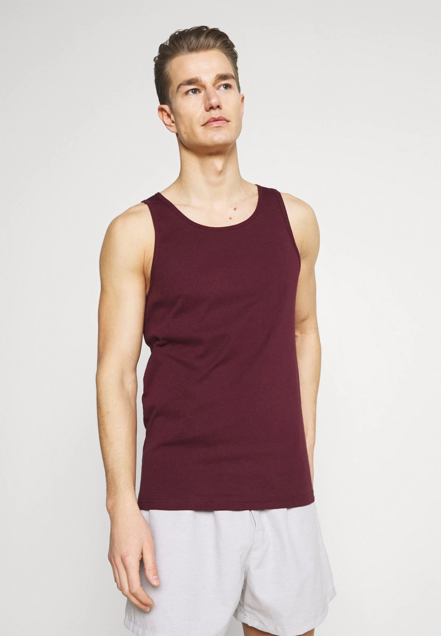 Pier One 3 Pack - Undershirt - Dark Blue/Bordeaux/Off-White 6 Pier One 3 Pack - Undershirt - Dark Blue/Bordeaux/Off-White - Image 4