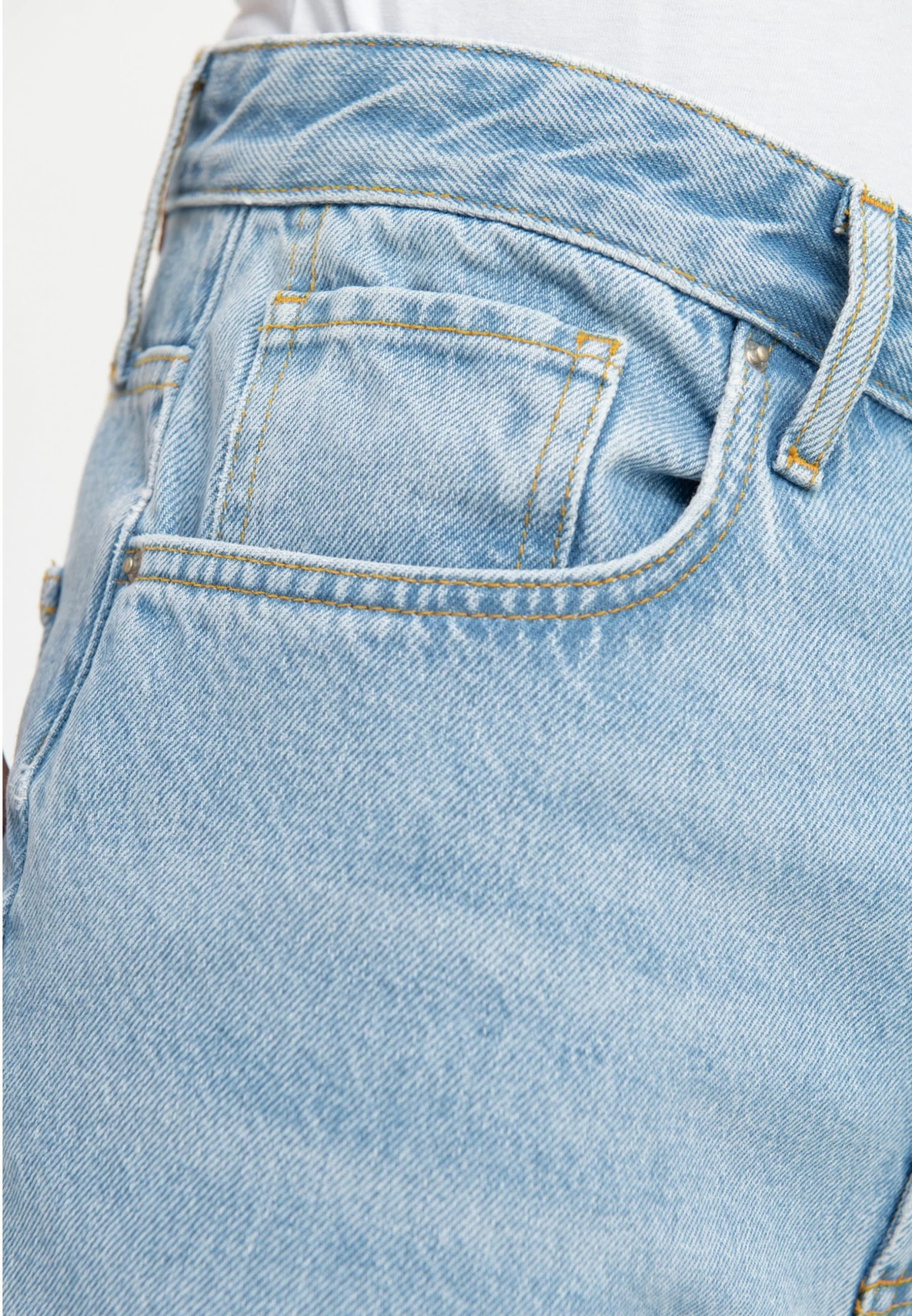 Pier One Relaxed Fit Jeans - Light Blue Denim 9 Pier One Relaxed Fit Jeans - Light Blue Denim - Image 7