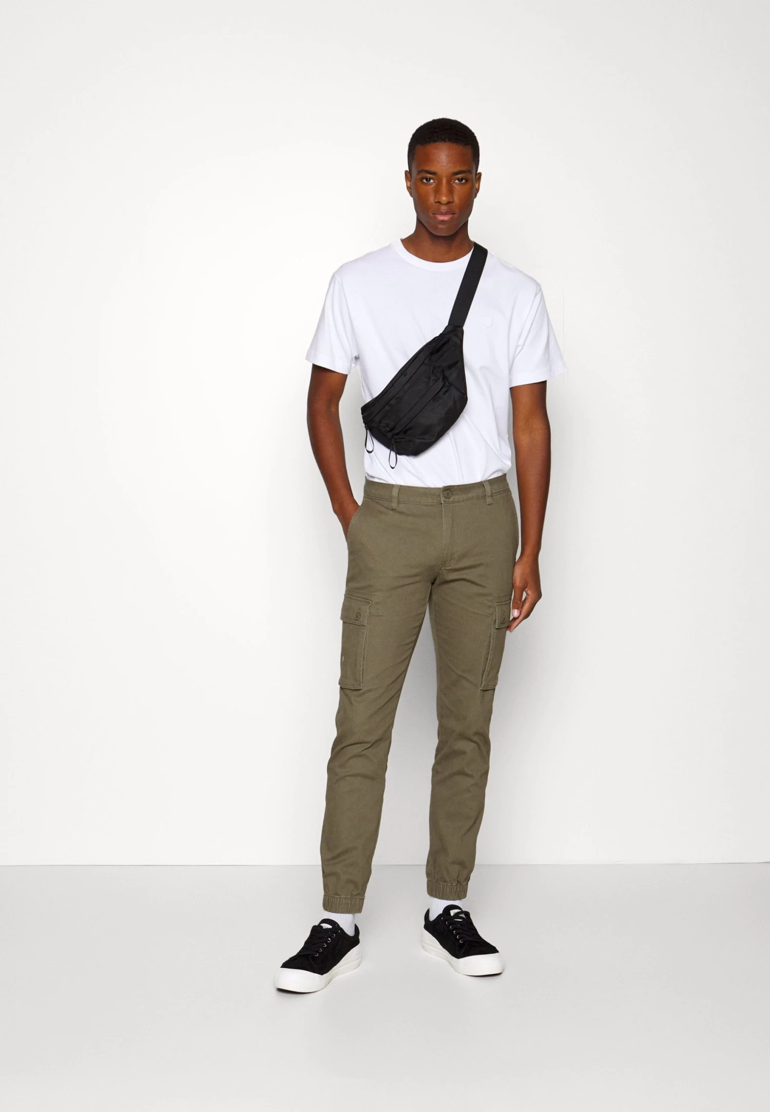 Pier One 2 Pack - Cargo Trousers - Olive/Black 3 Pier One 2 Pack - Cargo Trousers - Olive/Black